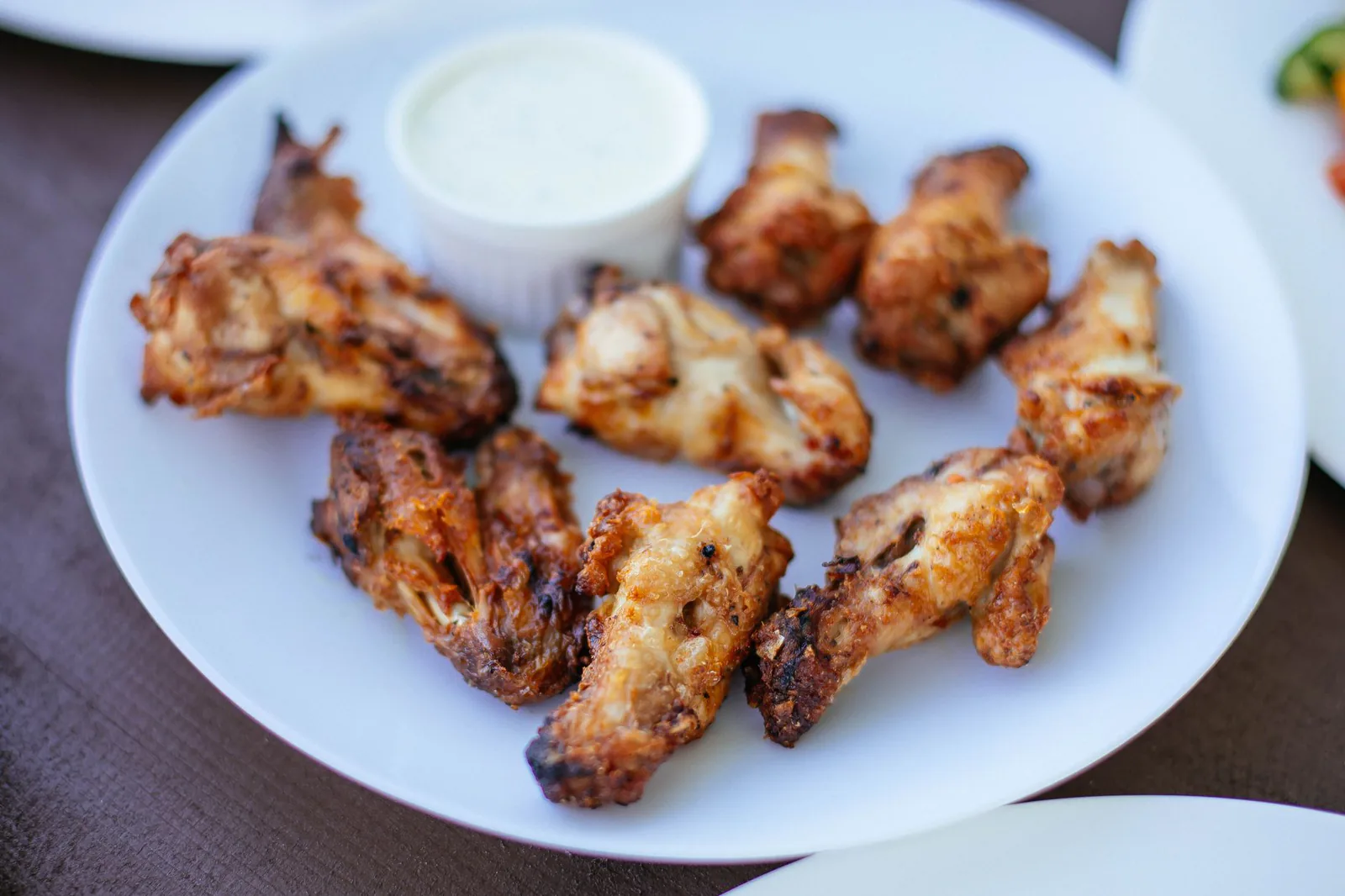 Crispy chicken wings with dipping sauce