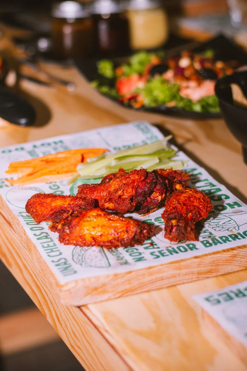 Spicy chicken wings with celery
