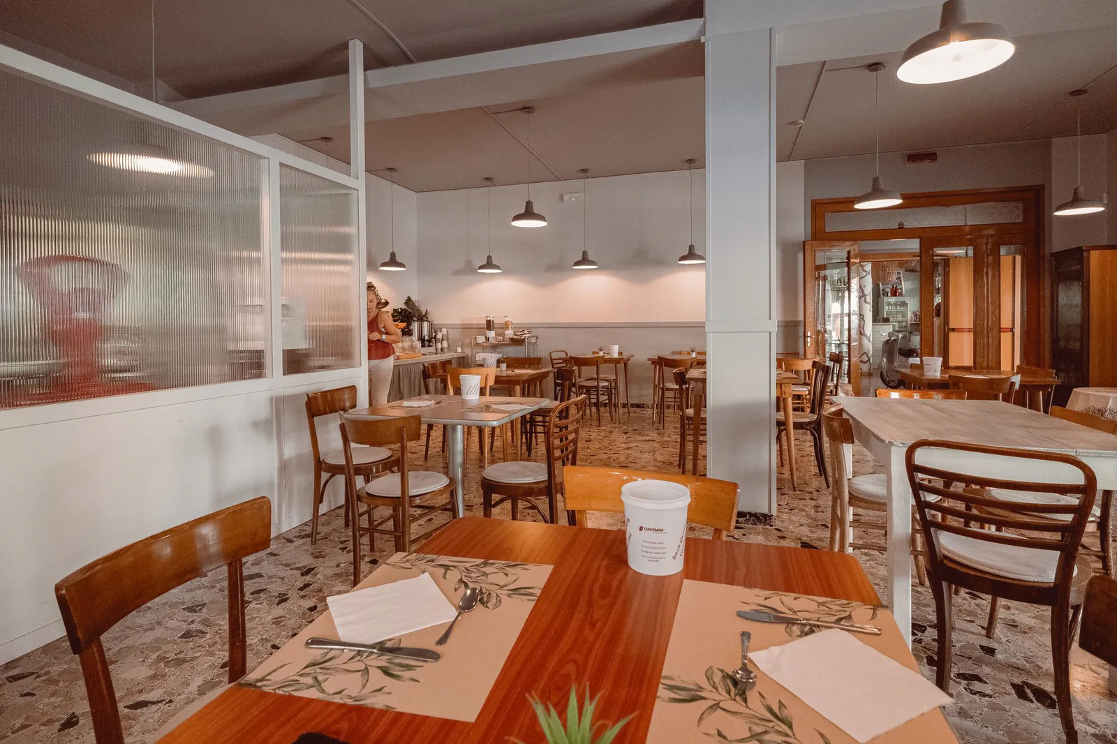 Warm wooden dining room at Casa Linda Plaza