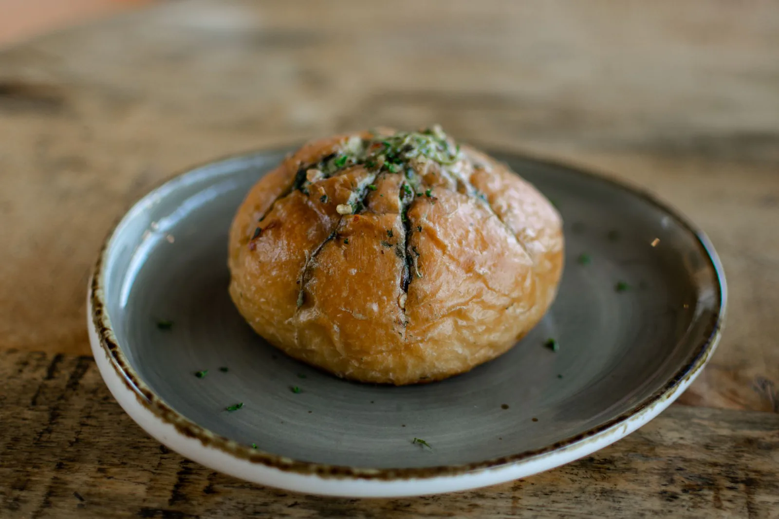 Golden garlic knots