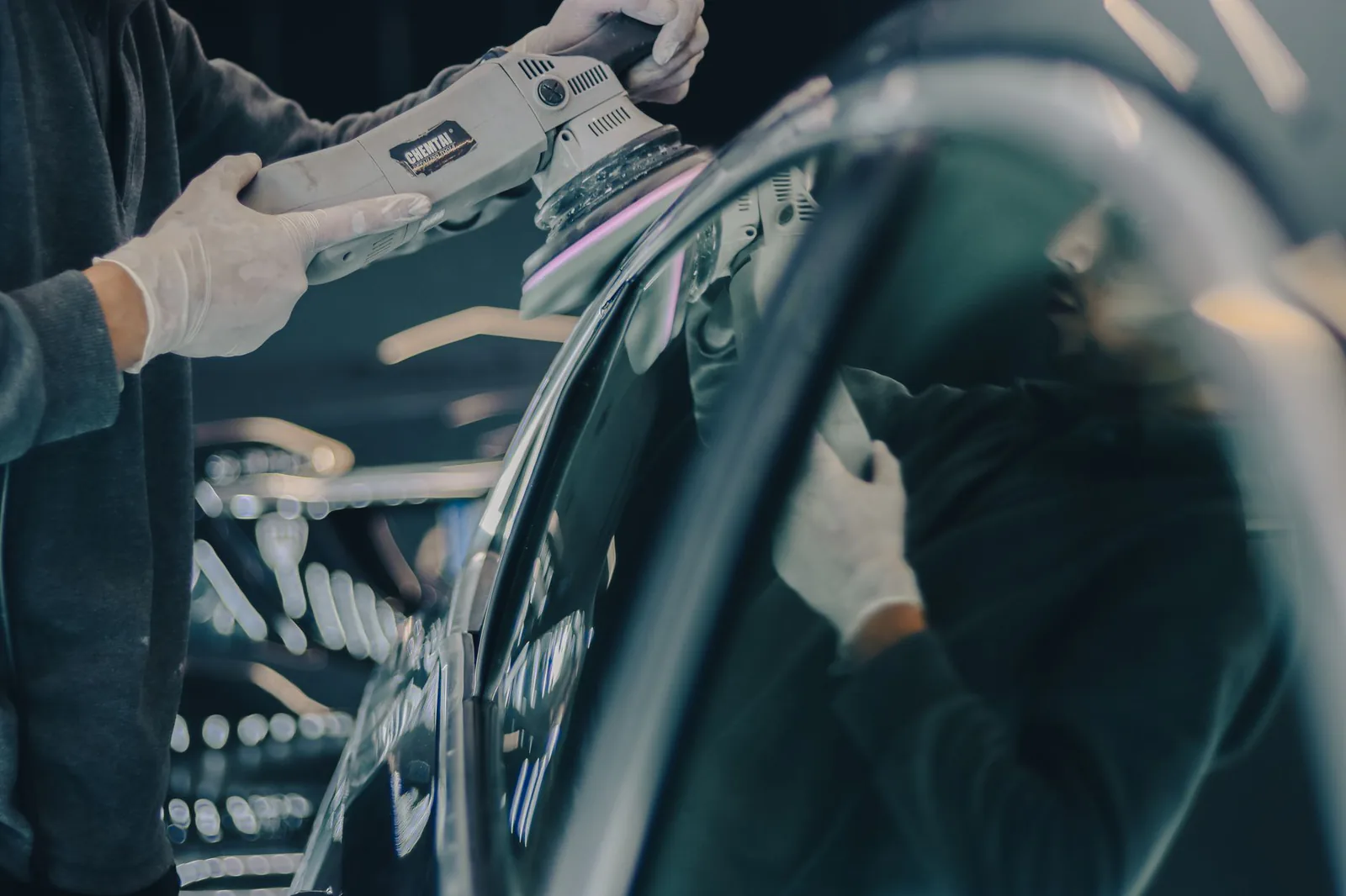 Machine polishing glossy dark paint