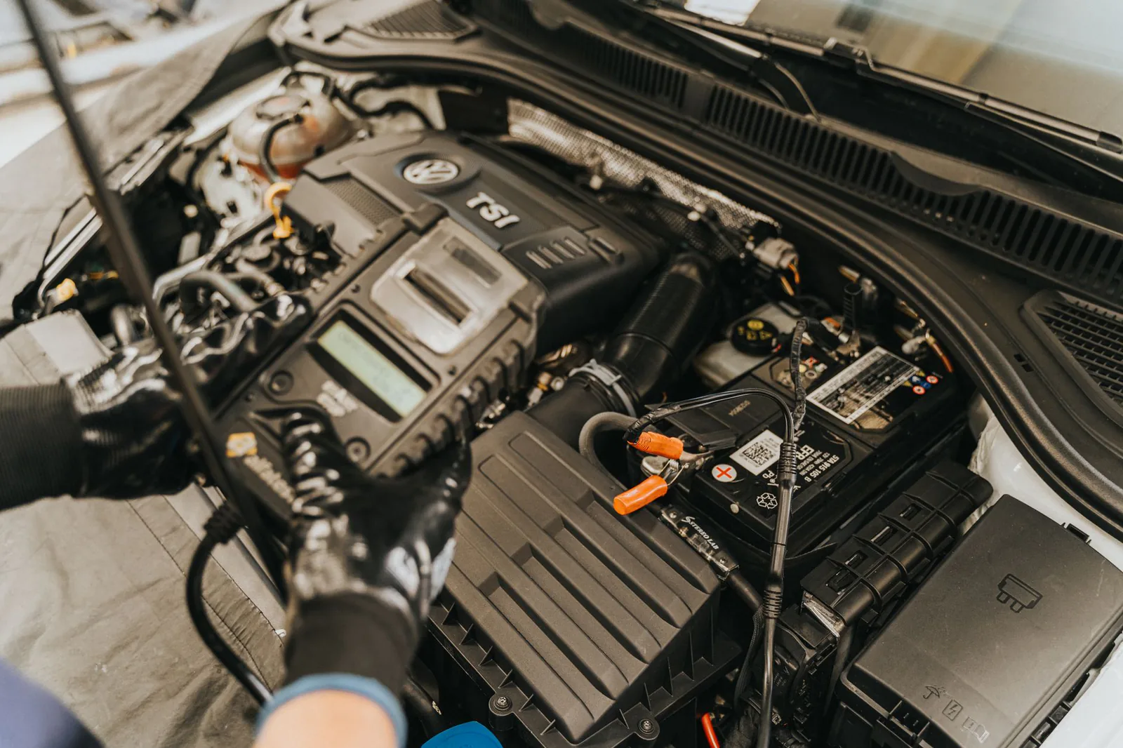 Engine diagnosis with specialized equipment